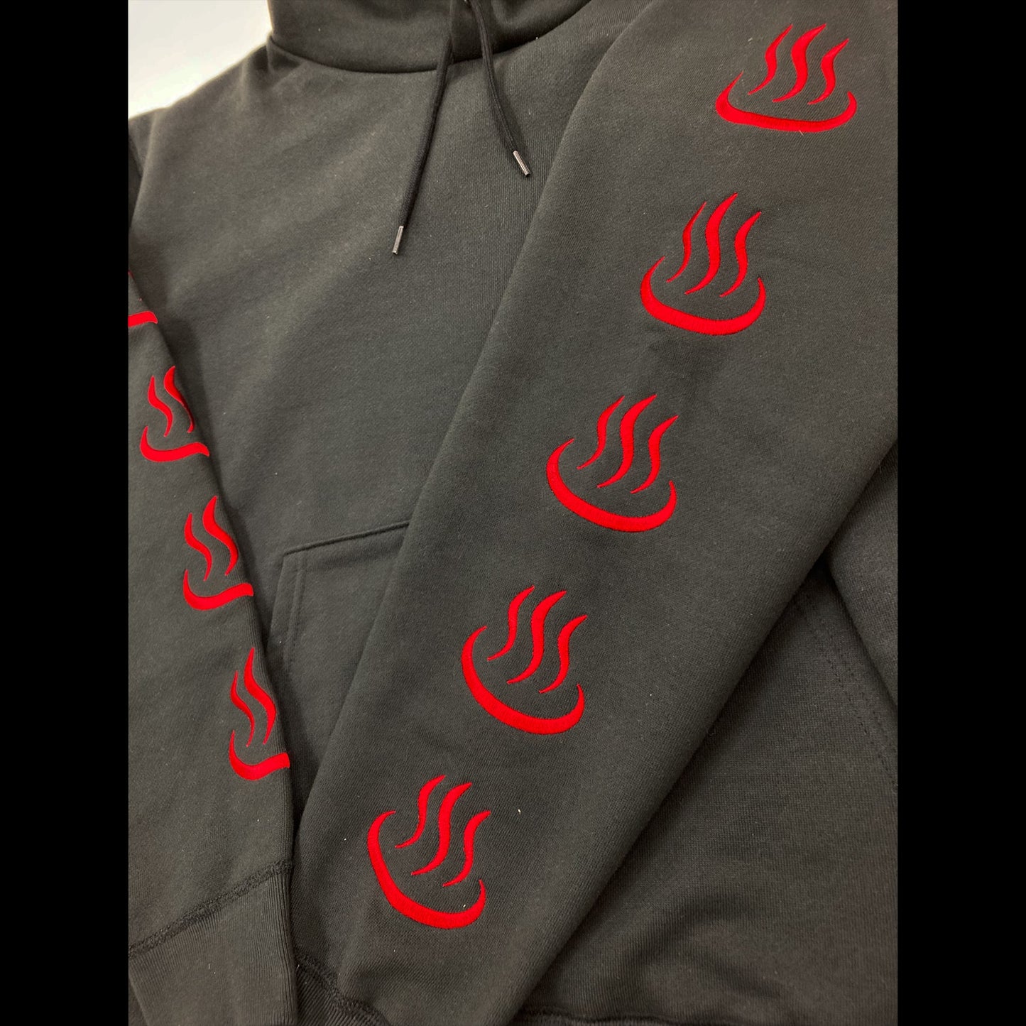 ONSEN LOGO HOODIE [BLACK×RED]